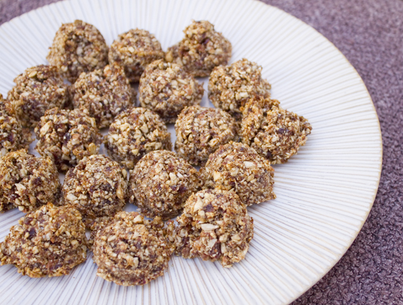 A healthy snack that tastes like a cookie: Raisin Nut Bites from InspiredRD.com #glutenfree