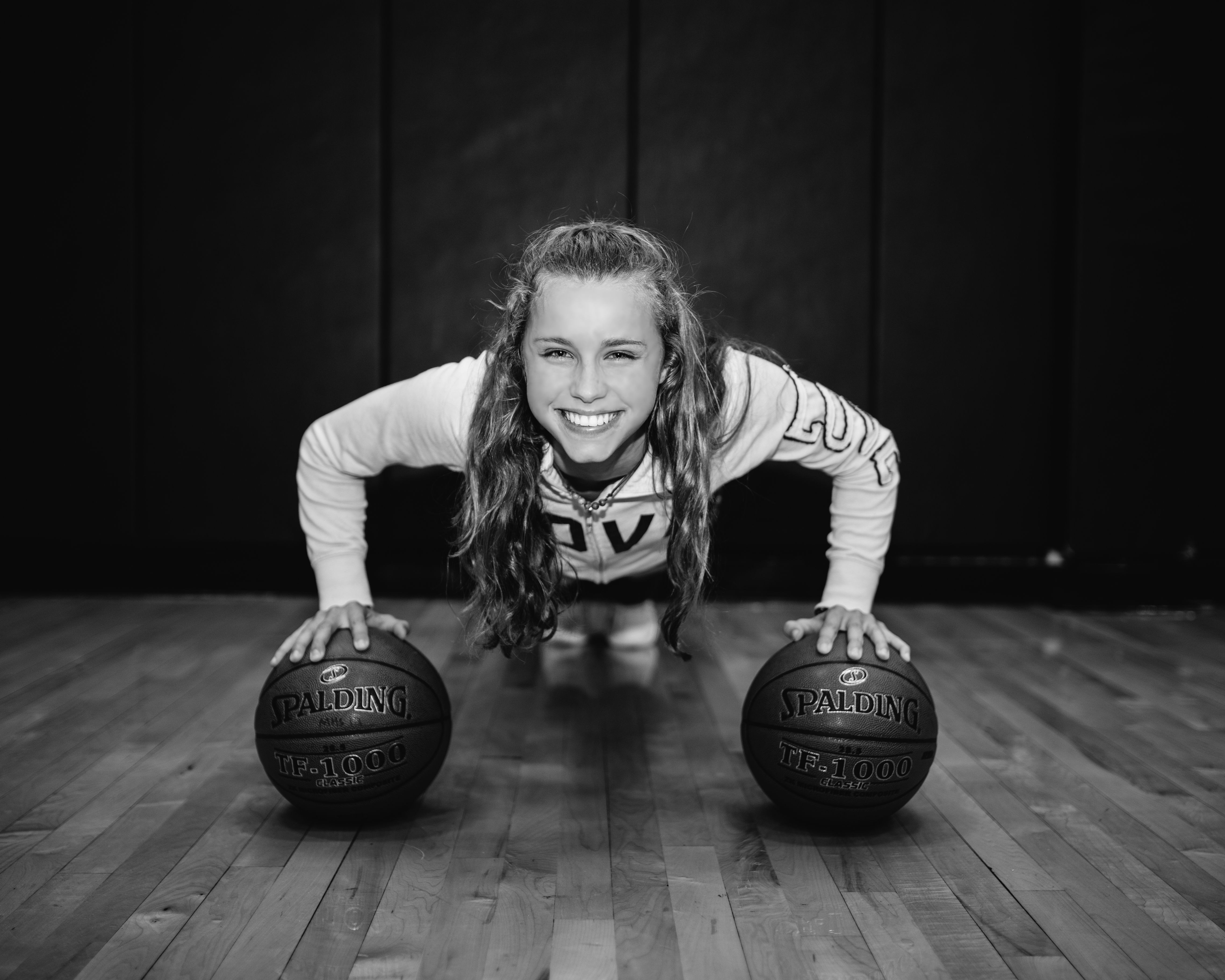 Love this basketball pose for a high school senior! (Alysa Bajenaru Photography)